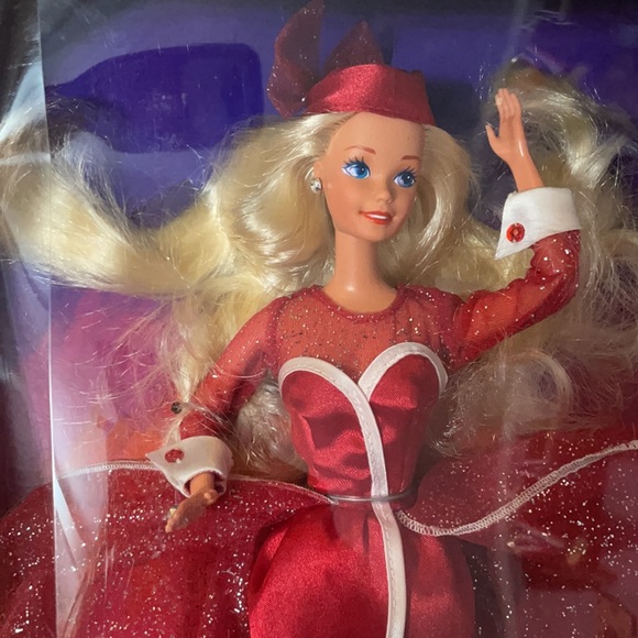 Sparkling Splendor Barbie 1993 - Picture 2 of 9